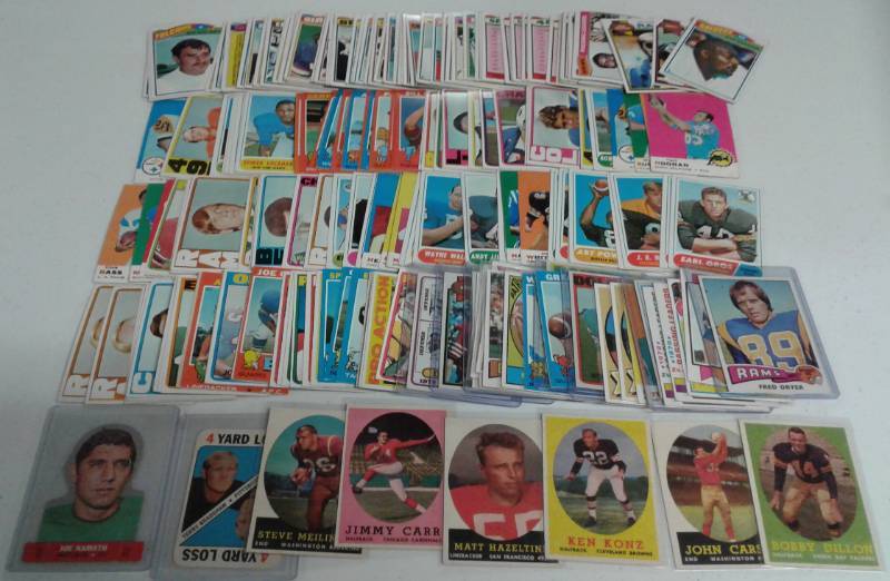 lot 1164 image: Large Lot of 1950s 1960s & 1970s Topps Football Trading Cards - Lots of PIctures