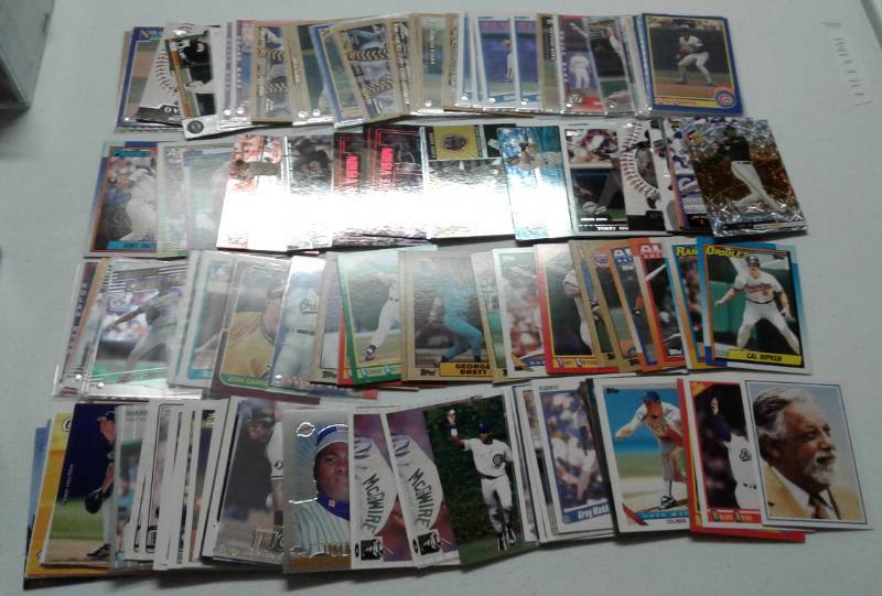 lot 1192 image: Lot of Several Hundred Baseball Cards Including Almost All Hall of Famers or Future Hall of Famers - Inserts - Griffey, Ryan, Great Lot