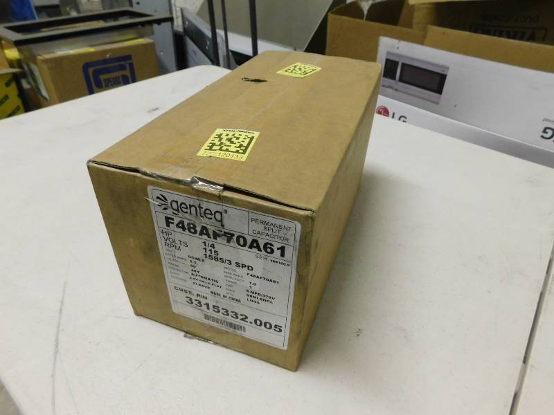 lot 4331 image: Dometic RV AC Brisk Air II Motor Genteq F48AF70A61 3.3amps 115V