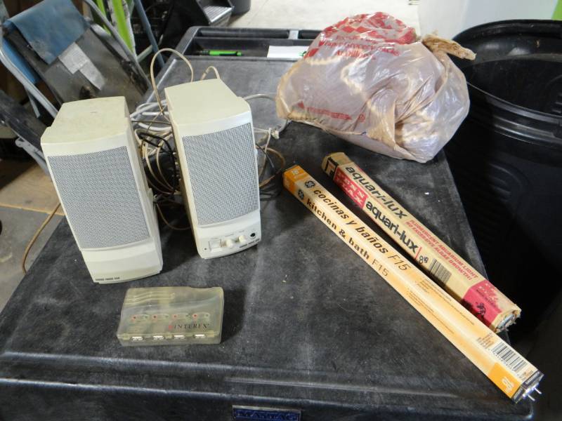 lot 5624 image: Lot with computer speakers, baby doll and light bulbs.