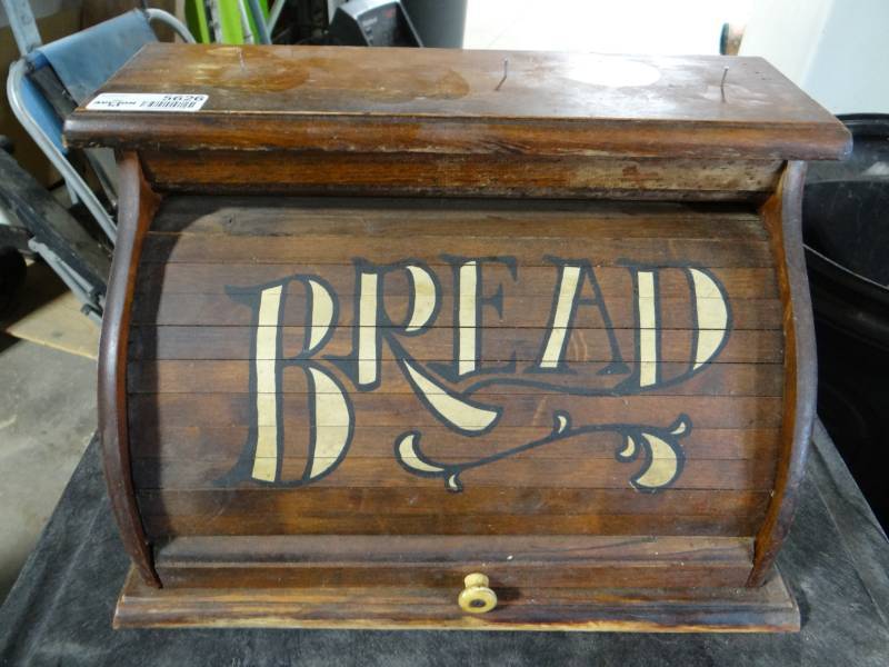 lot 5626 image: Bread box.