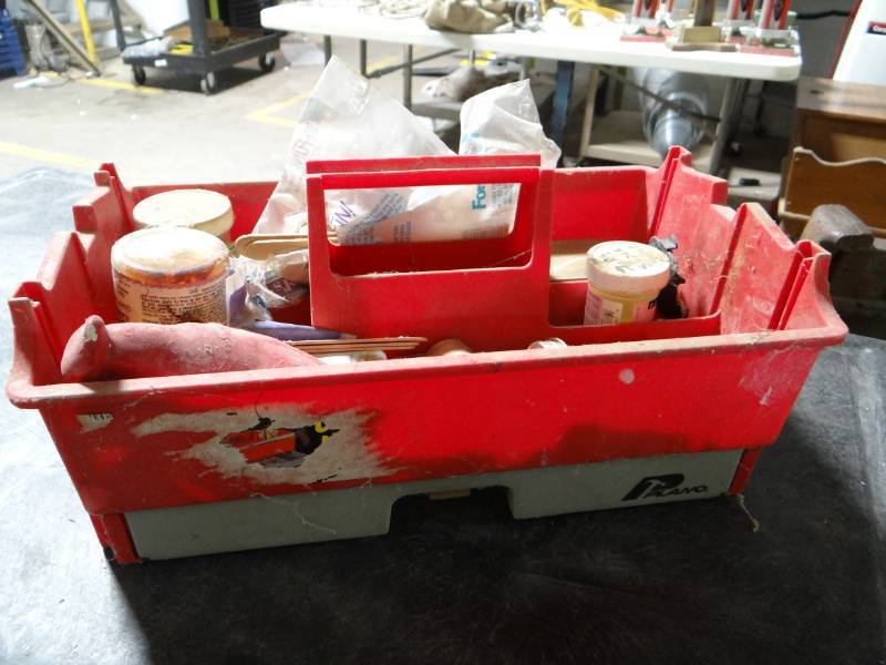 lot 5633 image: Tool tray with contents.