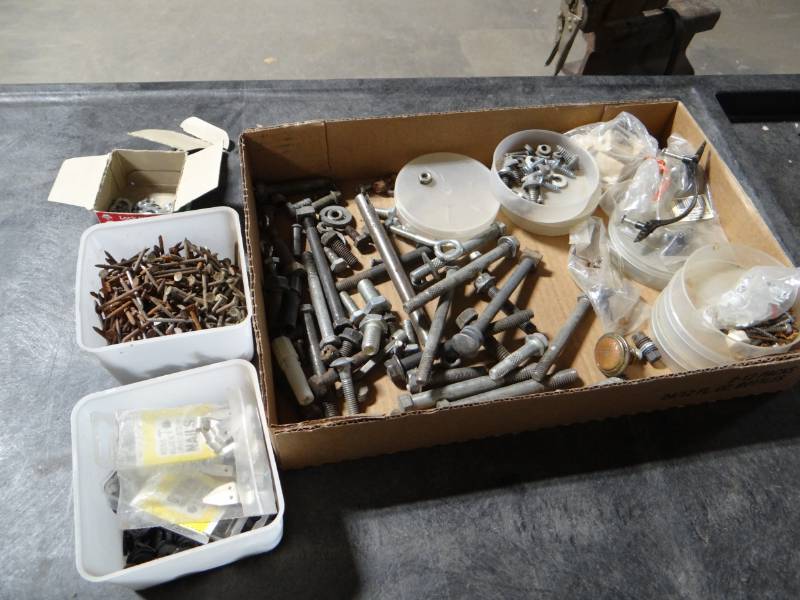 lot 5634 image: Lot of fasteners.