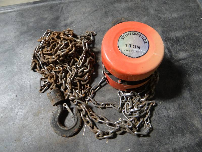 lot 5638 image: Hystype chain block 1 ton and basket.