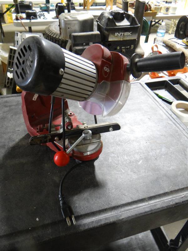 lot 5646 image: Northerner tool chain sharpener.