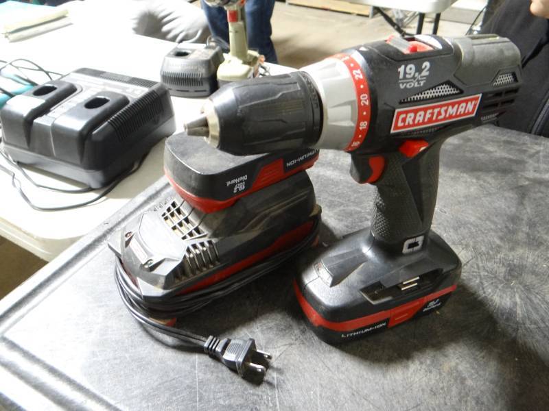 lot 5658 image: 19.2 Craftsman drill with 2 batteries and a charger.