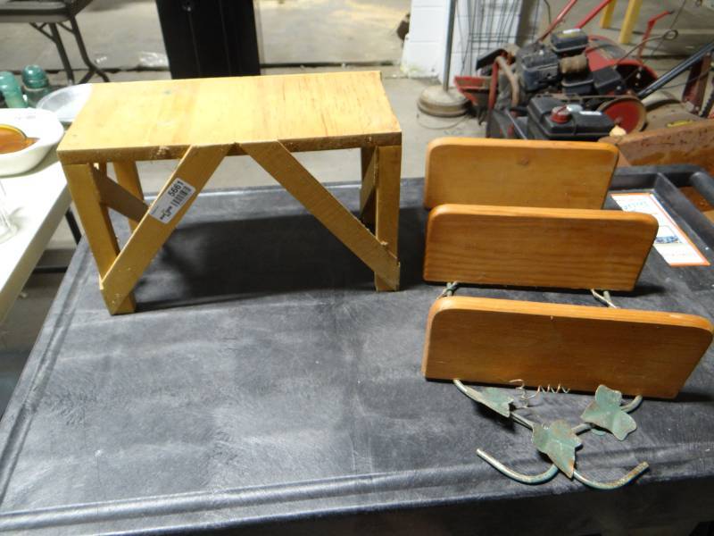 lot 5661 image: Small wooden decor wall shelfs.