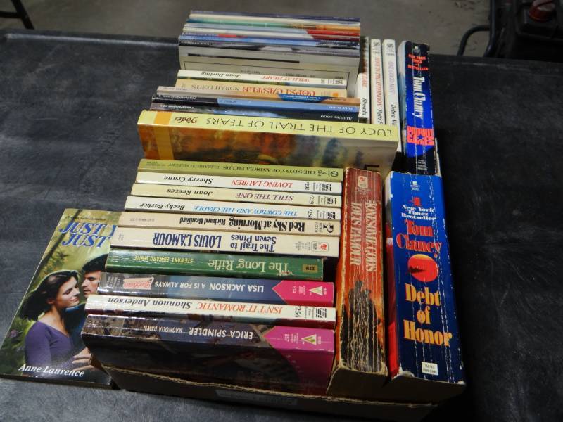 lot 5664 image: Lot of books.