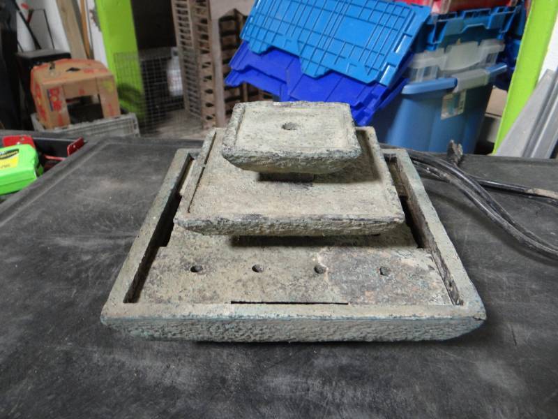 lot 5675 image: Small water fountain