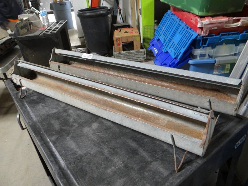 lot 5682 image: 2 - 36 chicken trough.