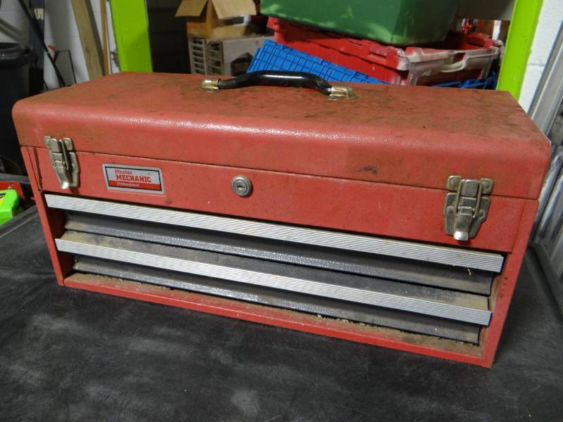 lot 5683 image: Master mechanic toolbox wcontents.