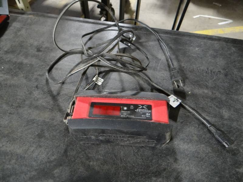 lot 5693 image: Battery extender 6V12V.