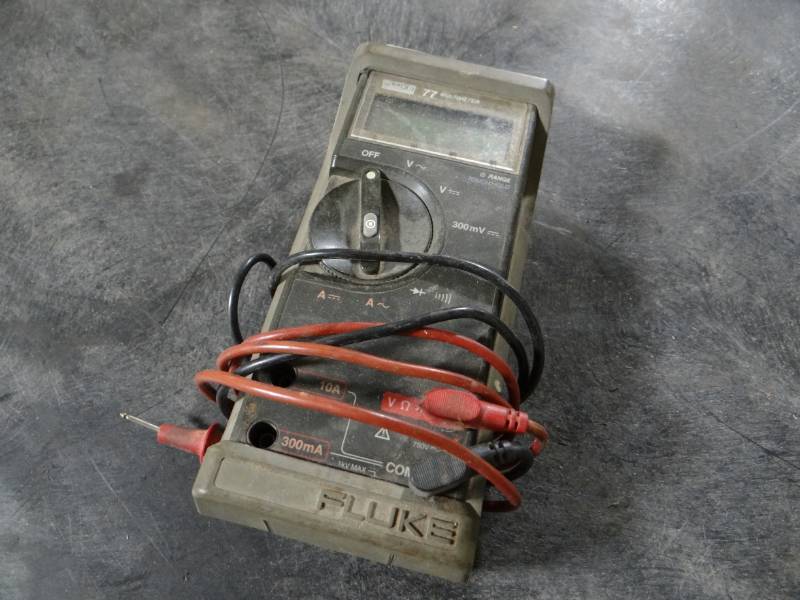 lot 5694 image: Fluke 77 multimer.