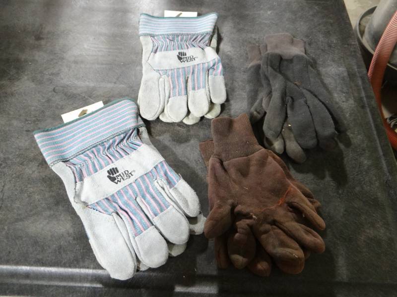 lot 5696 image: Lot of various gloves.