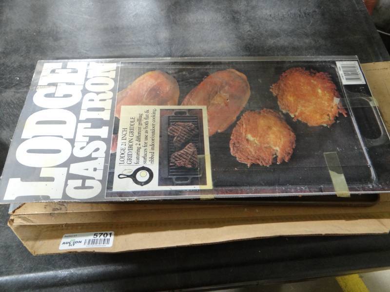 lot 5701 image: Lodge cast iron 12 gridiron griddle.