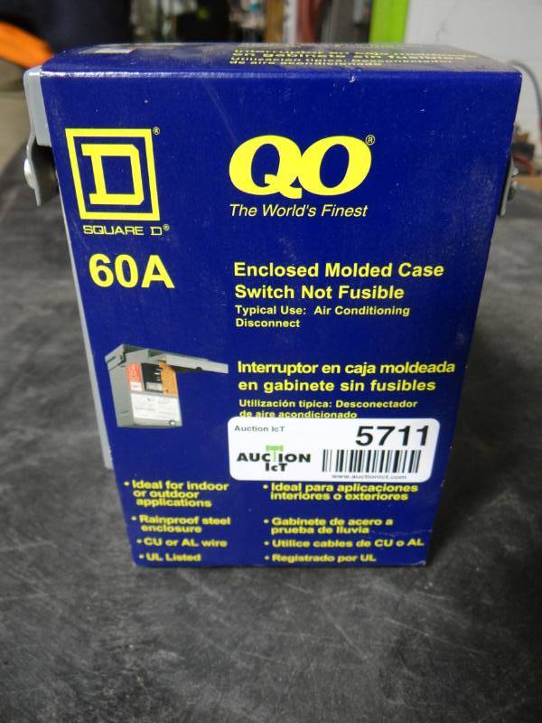 lot 5711 image: Enclosed molded case switch not fusible.
