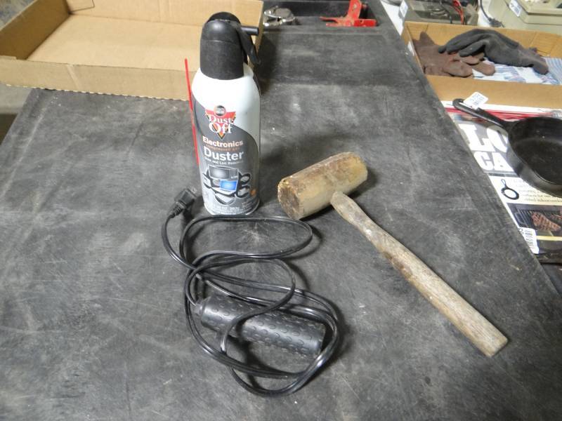 lot 5713 image: Mallet, dust off duster.