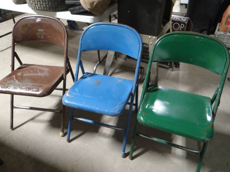 lot 5718 image: 3 Metal chairs.