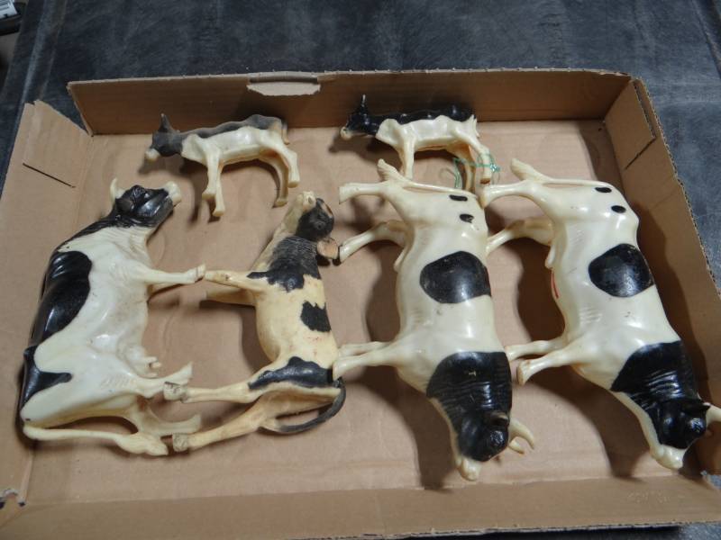 lot 5737 image: 6 Vintage plastic holestein cows.