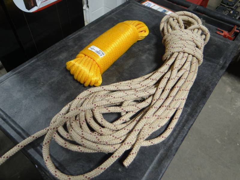 lot 5746 image: 2 Thick ropes.