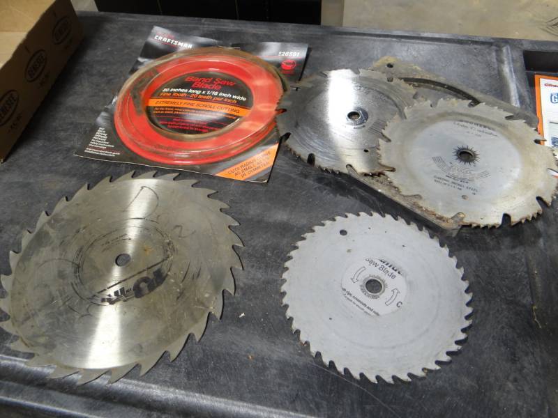lot 5748 image: Various saw blades.