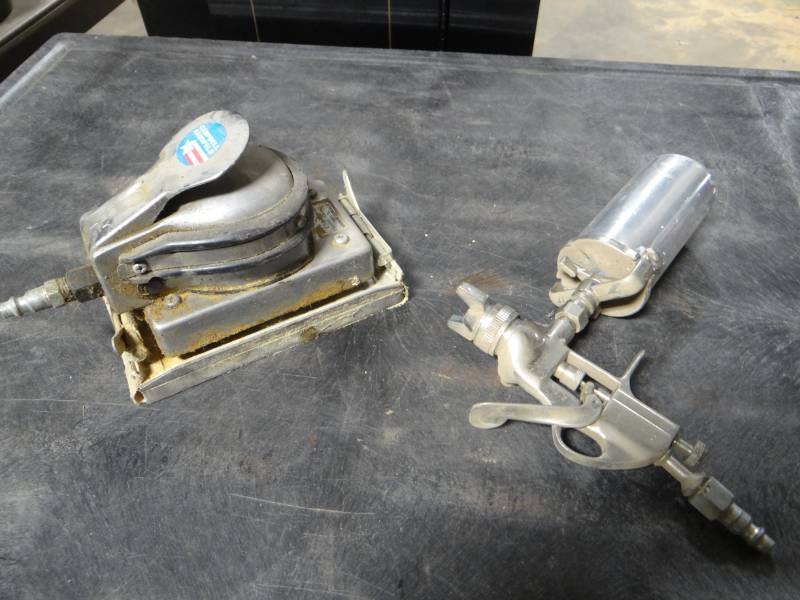 lot 5751 image: Pm paint sprayer and a campbell hausfeld jitter bug sander.