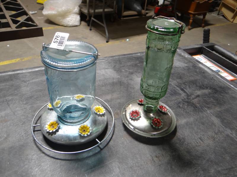 lot 5761 image: Decorative hummingbird feeders.