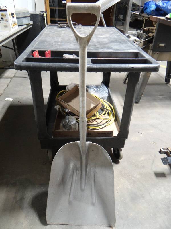 lot 5770 image: Aluminum scoop.