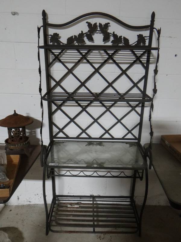 lot 5804 image: Metal bakers rack.