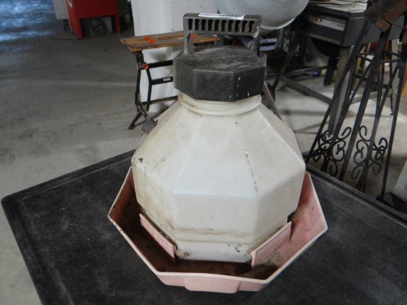 lot 5805 image: Plastic water trough.