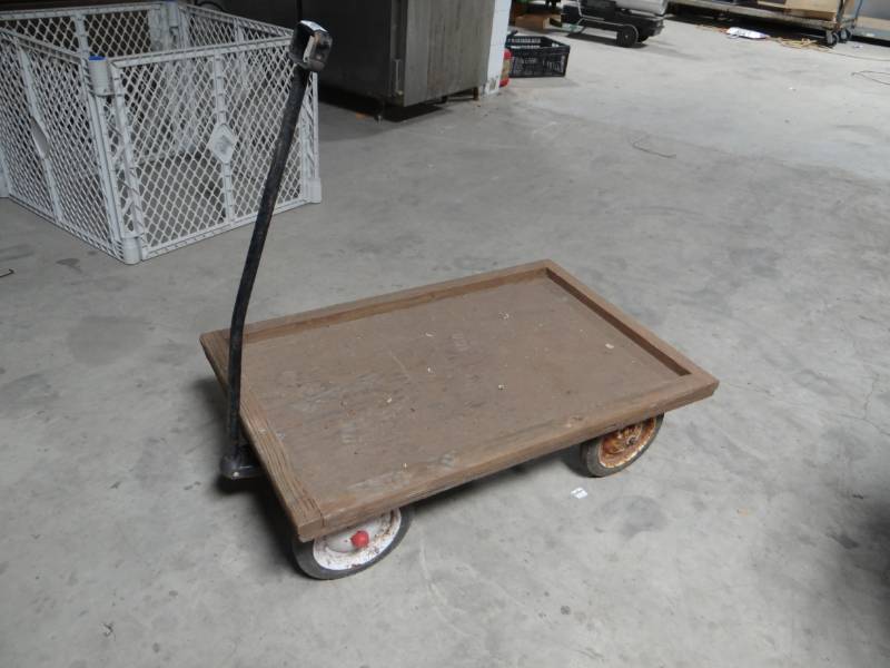 lot 5808 image: Flat bed wagon.