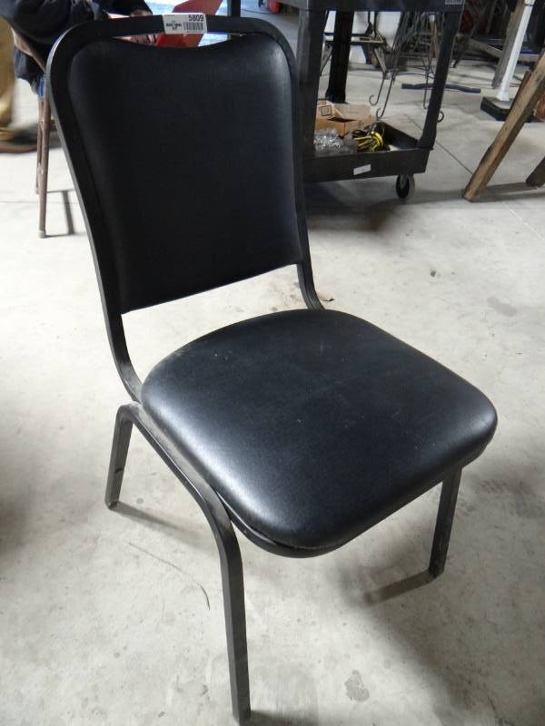 lot 5809 image: Padded chair