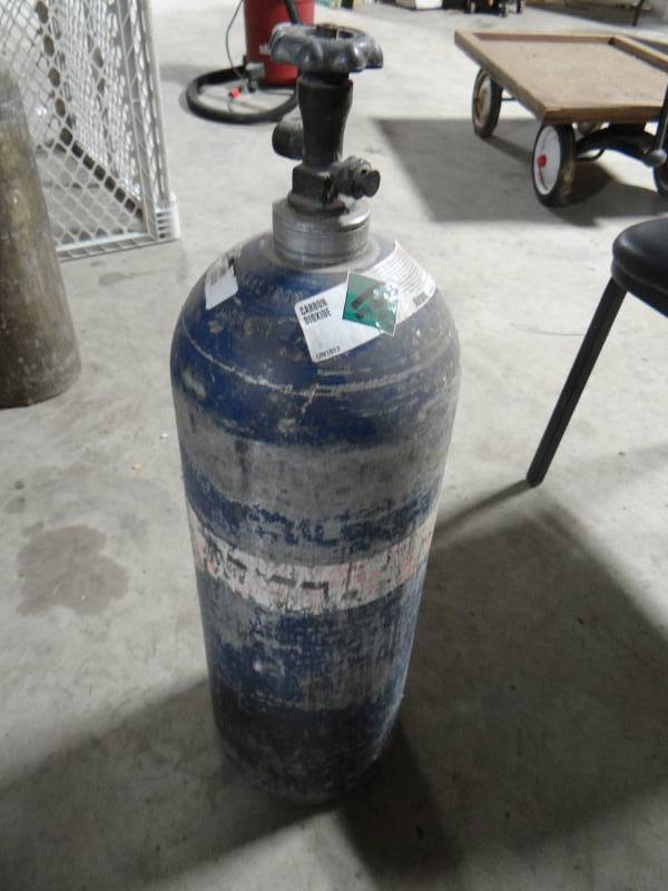 lot 5812 image: 24 inch carbon dioxide cylinder