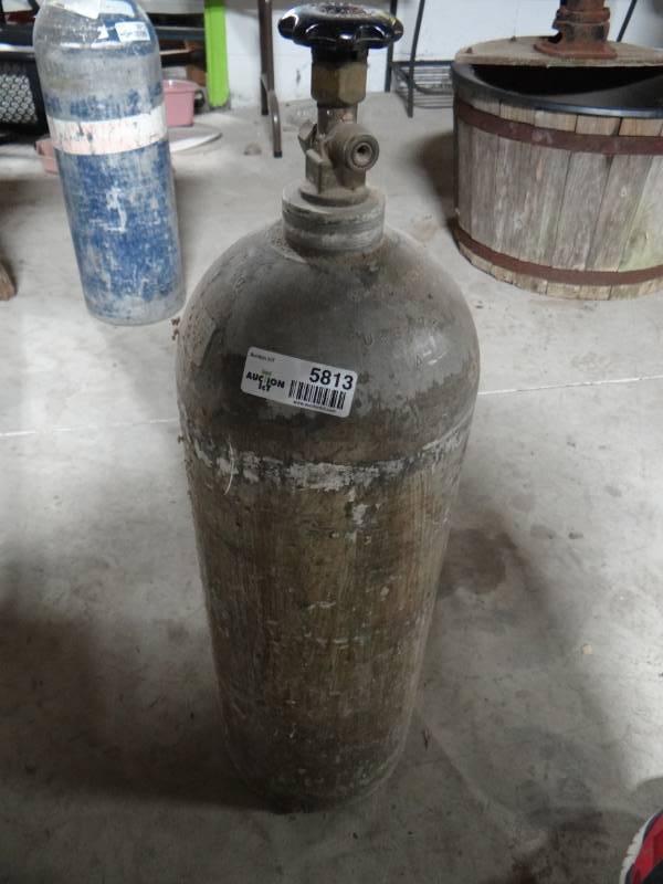 lot 5813 image: 24 inch carbon dioxide cylinder