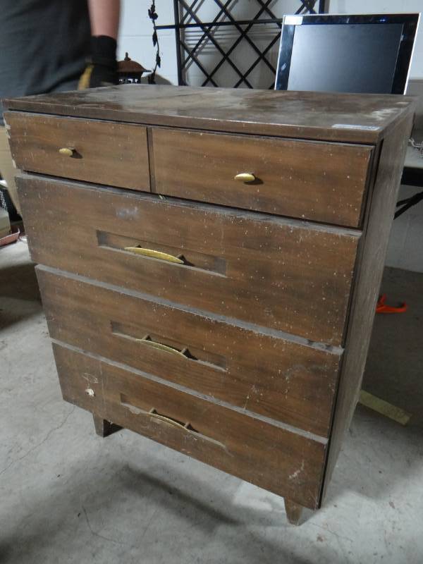 lot 5815 image: 4 drawer chest w contents