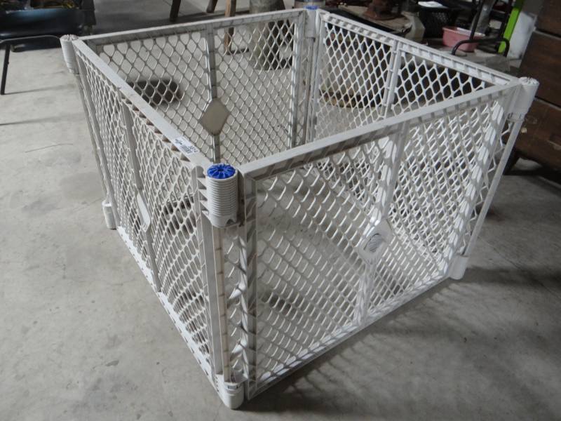 lot 5814 image: Childs play pin