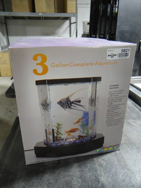 lot 5821 image: 3 Gallon complete aquarium.