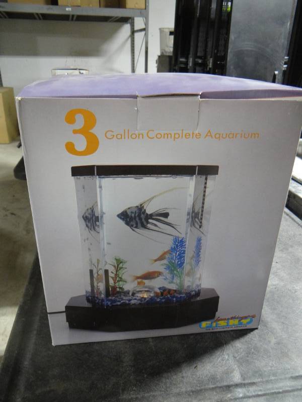 lot 5822 image: 3 Gallon complete aquarium.