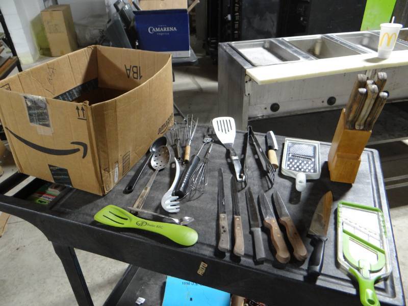 lot 5825 image: Large lot of kitchen utensils.