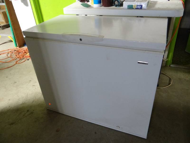 lot 5831 image: Kenmore heavy duty freezer, Works.