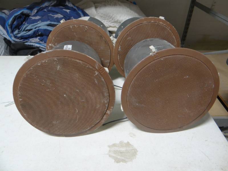 lot 5835 image: 4 Loud speaker system.