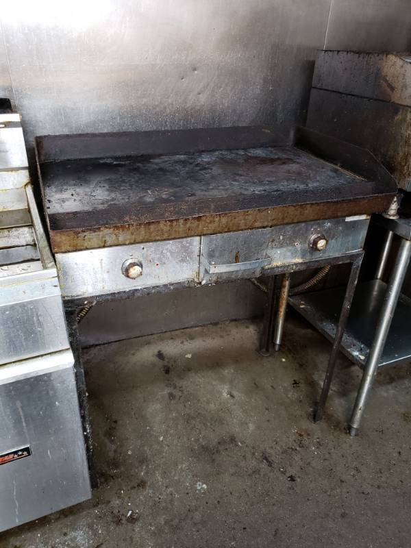 lot 2243 image: General Electric Flat Top Grill