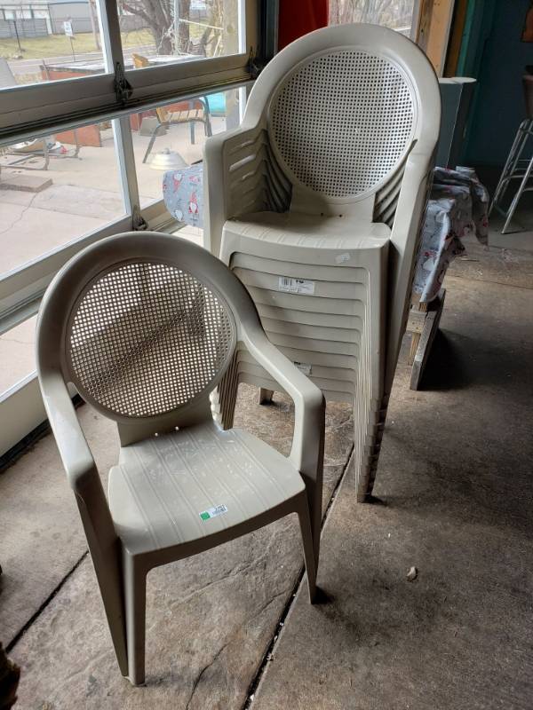 lot 2262 image: (12) Stackable Plastic Chairs