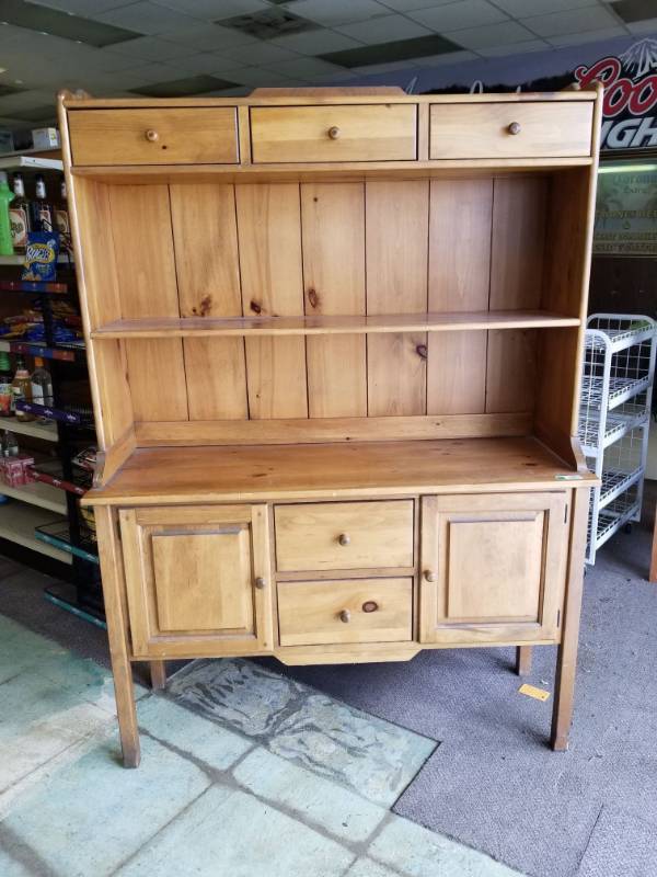 lot 3410 image: Chic Wood Hutch