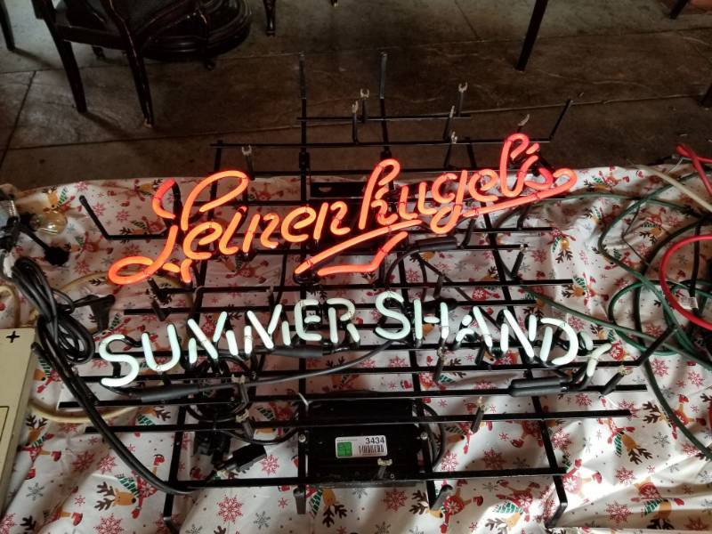 lot 3434 image: Leinenkugels Light Up Sign