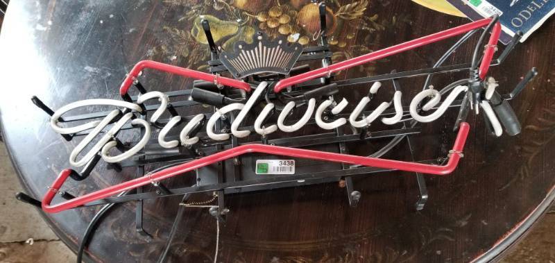 lot 3438 image: Budweiser Light Up Sign Not Working