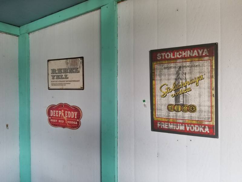 lot 3439 image: Metal Liquor Signs