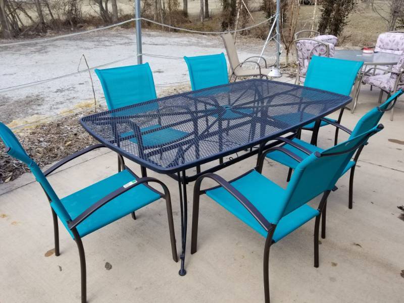 lot 3446 image: Metal Patio Table With 6 Teal Chairs