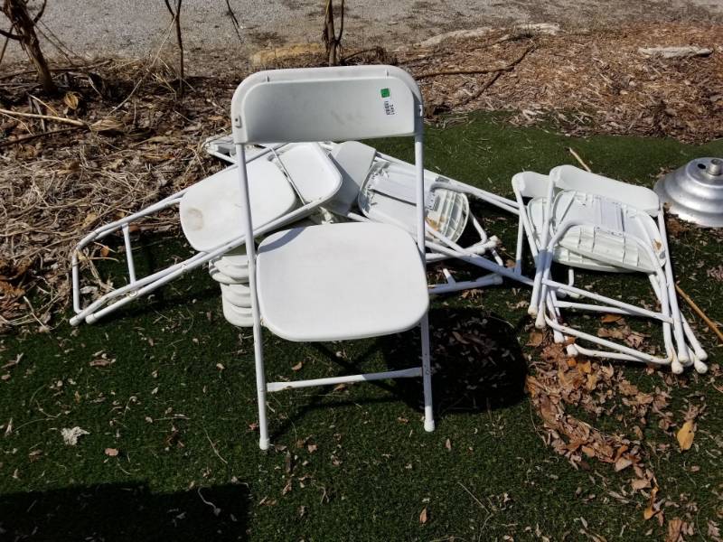 lot 3451 image: White Plastic Fold Up Chairs 10