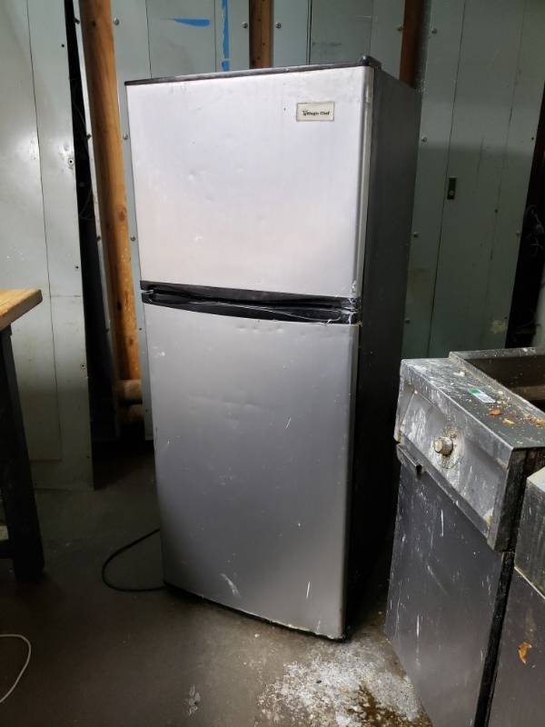 lot 2279 image: Magic Chef Refrigerator